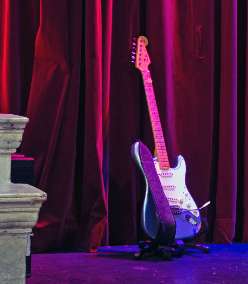 Gitarre im Theater Drehleier